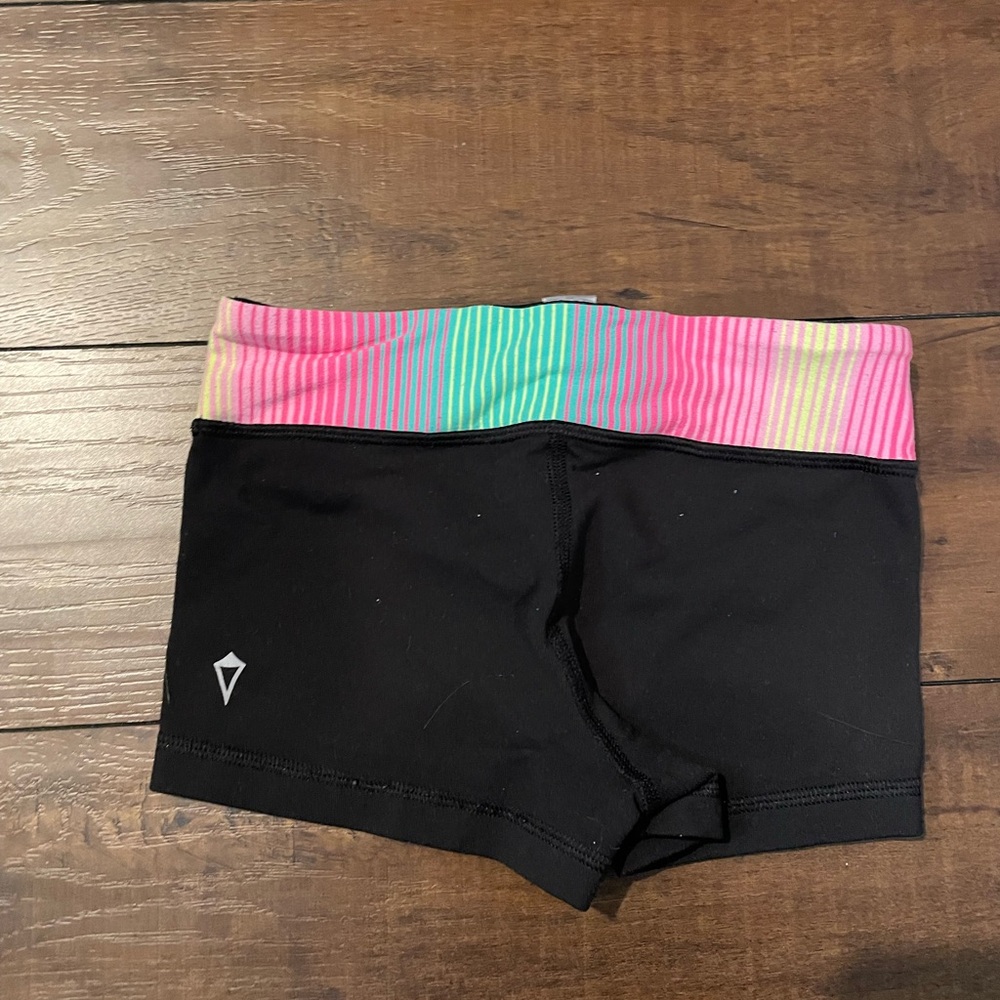 Girls ivivva sz 6 shorts some stickiness reversible to all black